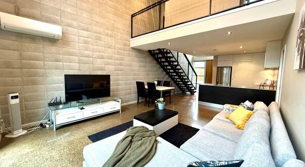 Stunning and Extra Spacious Executive Fully Furnished City Townhouse! - Photo 1