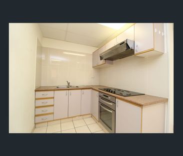 ONE BEDROOM SECURITY UNIT WITH CARSPACE - PRIME LOCATION - Photo 2