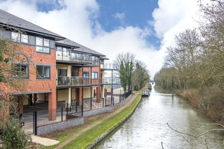 Canalside House, Banbury - Photo 2