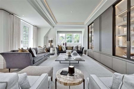 Luxurious penthouse apartment set in a gated development in a prestigious private road. - Photo 2