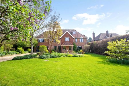 A detached home with far outstanding countryside views. - Photo 2