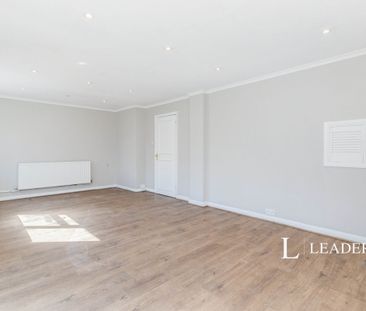 3 bedroom apartment to rent Camberley Court , Sutton - Photo 4