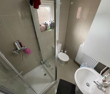 5 bedroom semi-detached house to rent - Photo 3