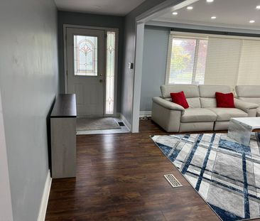 For Lease - 525 Cullen Avenue Unit# main floor only, Mississauga, O... - Photo 1