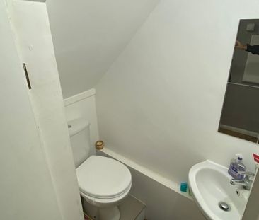 Room in a Shared Flat, Barringer Square, SW17 - Photo 6