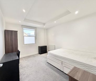 3 bedroom flat to rent - Photo 4