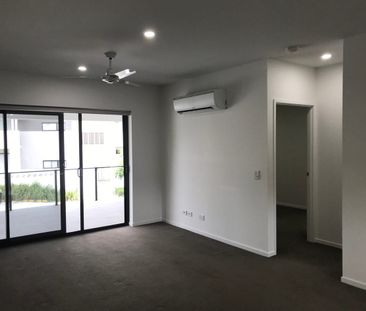 Modern 3 bed 2 bath unit with 2 carpaces and storage cage - Photo 2