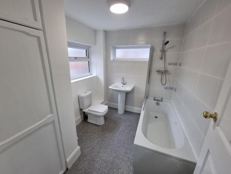 2 bedroom terraced house to rent - Photo 4