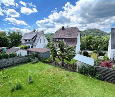 Erstbezug - heimelige 4,5 Zi.-Wohnung im OG und DG mit Fernblick un... - Photo 1