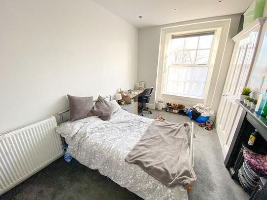 4 bedroom flat to rent - Photo 1