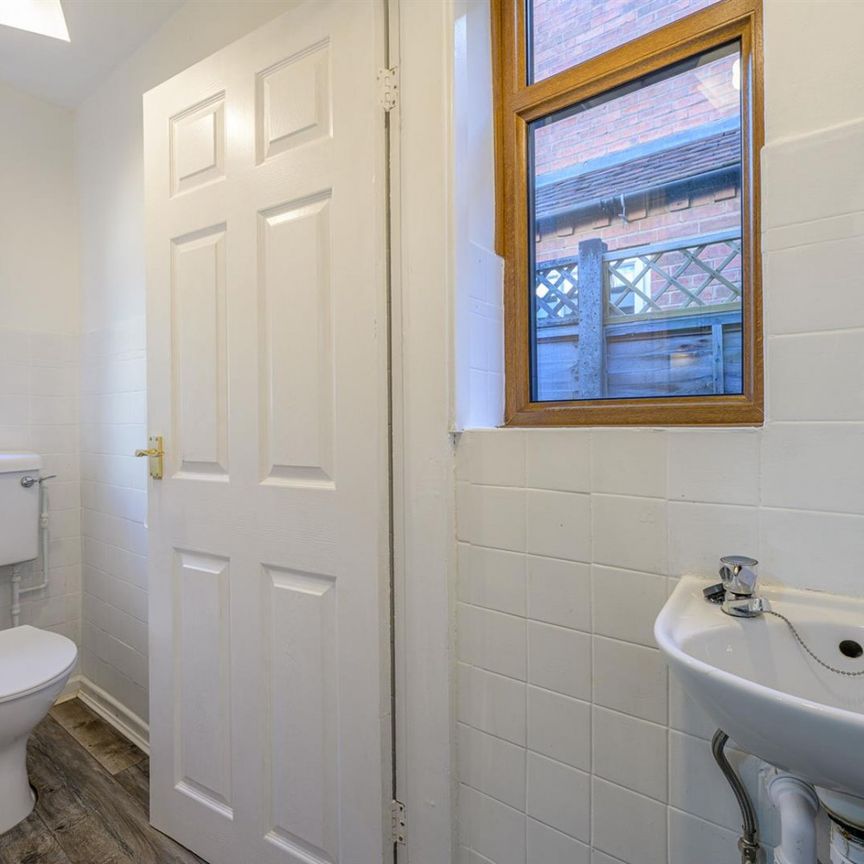 2 bedroom House To Let Total Size: 915 SQ FT - Photo 1