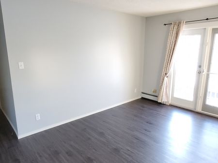 Fantastic Upper Level 2 bedroom suite in Sylvan Lake!! - Photo 3