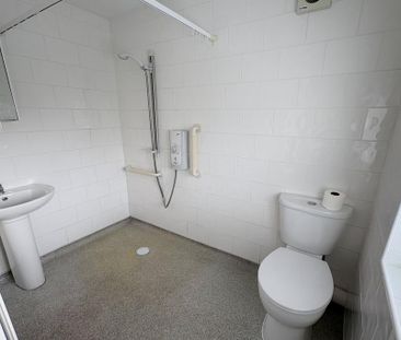 2 bedroom semi-detached house to rent - Photo 2