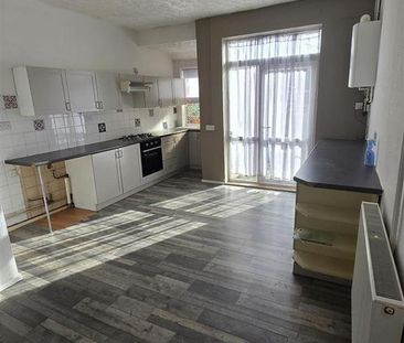 3 bedroom terraced house to rent - Photo 6