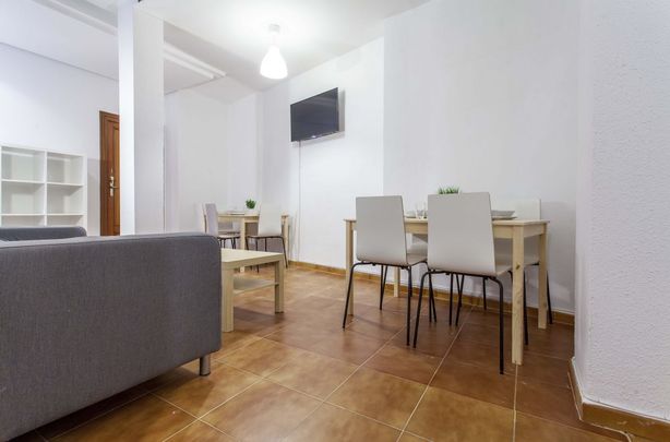 Bright single room in Ciutat Vella - Photo 1