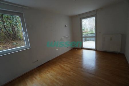 Ruhige Terrassenwohnung mit Blick ins Grüne und Einbauküche! - Photo 5