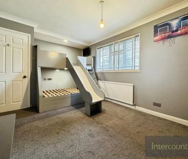 4 bedroom detached house to rent - Photo 3