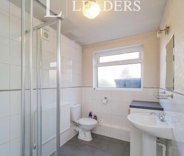 3 bedroom semi-detached house to rent - Photo 4