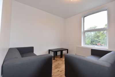 2 bedroom Flat in Kelso Road, Leeds - Photo 2