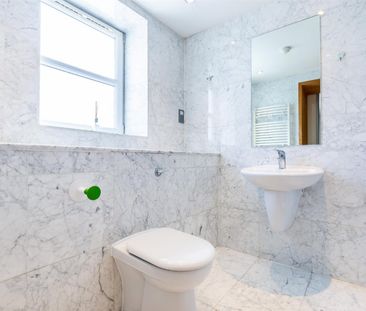 2 bed penthouse to rent in Grainger Street, City Centre, NE1 - Photo 4