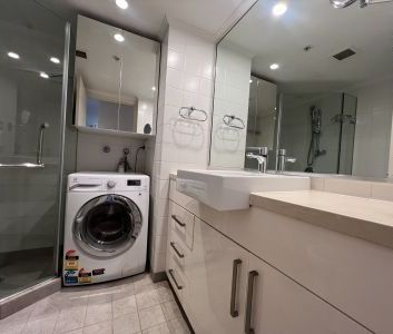 Popular Studio in Prime Location! - Photo 1