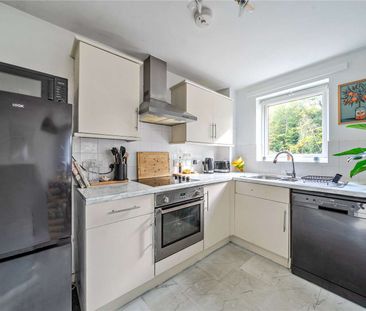 A delightful apartment positioned in a sought-after location. - Photo 4