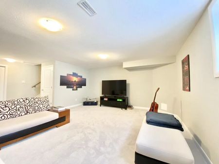 For Lease - 1045 Speedvale Court, Kanata, Ontario - Photo 2