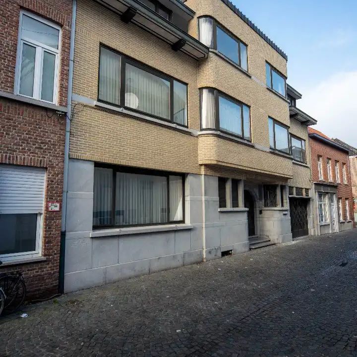 Luxe gelijkvloers appartement met tuin, 2 slaapkamers en autostaanplaats - Foto 1