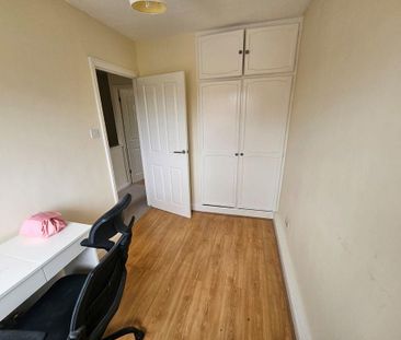 2 bedroom end of terrace house to rent - Photo 2
