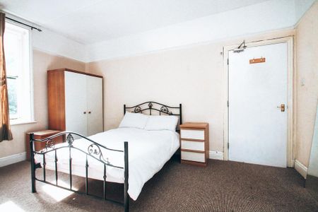 8 bedroom private hall to rent - Photo 4