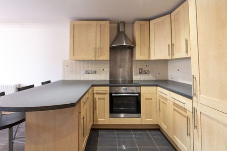 4 Bed Flat, Edward Court, NG2 - Photo 4