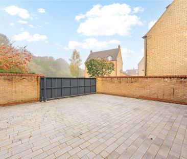5 bedroom detached house to rent - Photo 2