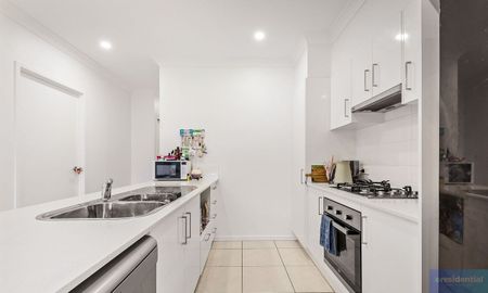 9 Mount Pleasant Street, Park Ridge QLD 4125 - House For Rent | Domain - Photo 3