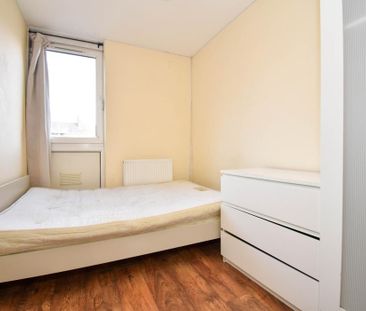 4 bedroom flat to rent - Photo 2