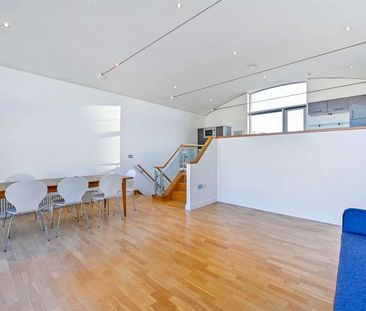 Stylish two bedroom apartment with city views. - Photo 6