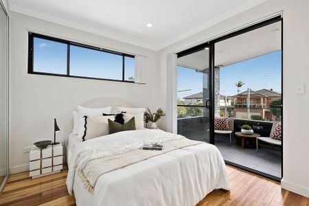 Near New, Sun-Kissed, Private and Stylish Four Bedroom Designer Duplex In A Tranquil Setting, Close To All Amenities - Photo 2