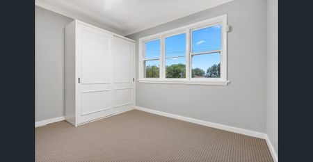 Spacious two bedroom unit - Photo 2