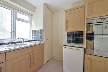 4 bedroom flat to rent - Photo 5