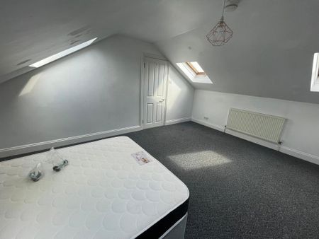 3 bedroom apartment to rent - Photo 3