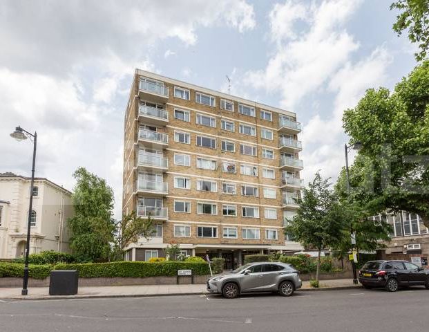 Only a short walk to a zone 2 underground station with easy access to the city - Photo 1