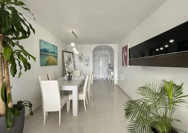 Sea front apartment of 2 bedrooms to rent in Es Vive, Ibiza