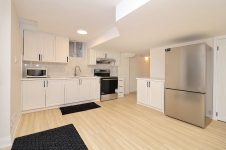 For Lease - 373 CREEK PATH Avenue, Oakville, Ontario - Photo 5