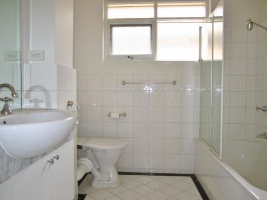 10/10 Ashby Grove, Eaglemont - Photo 1