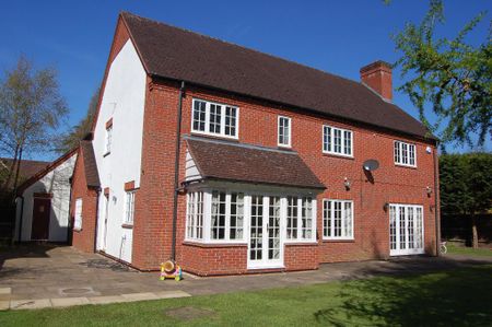 5 bedroom detached house to rent - Photo 2