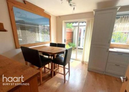 4 bedroom terraced house to rent - Photo 2