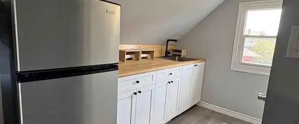 1409 LANGLOIS Unit# UPPER — 1 Bedroom - Photo 1