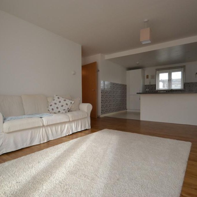 2 bedroom ground floor flat to rent - Photo 1