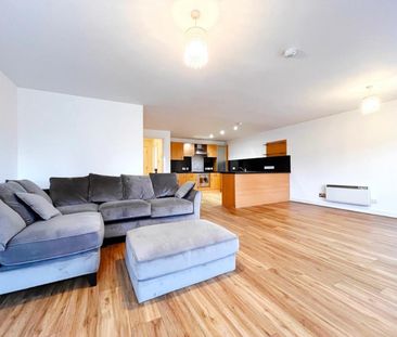 2 bedroom Flat To Let - Photo 1