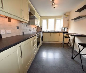 2 bedroom Flat in Alleon Court, Low Lane - Photo 1