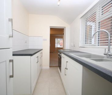 2 bedroom terraced house to rent - Photo 2